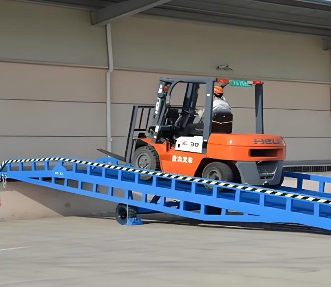 柳河移动式卸货平台（叉车用）